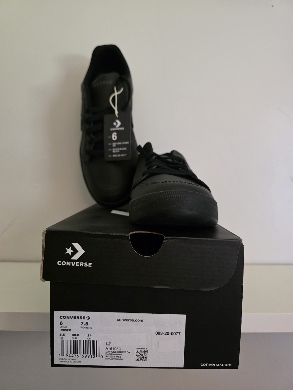 Converse Men's Black Low-Top Sneakers - Picture 1 of 6